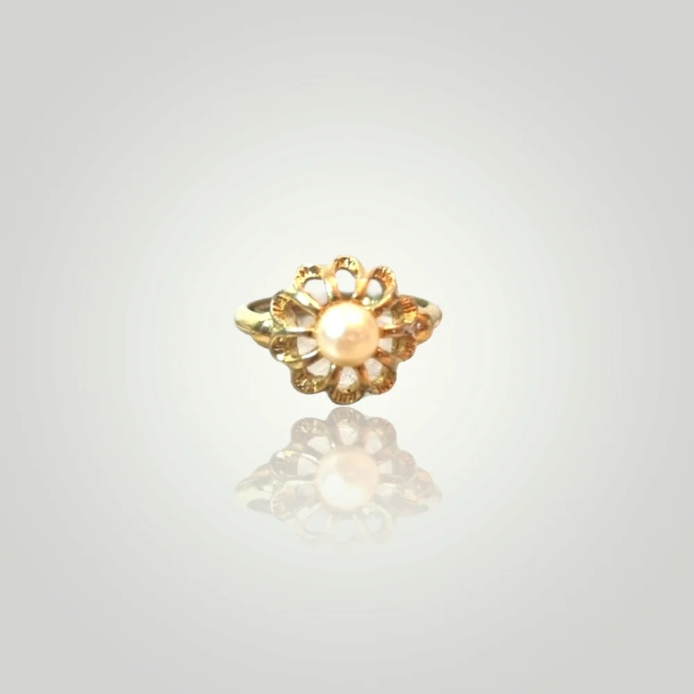 Avon Vintage Gold Tone Faux Pearl Flower Ring - Picture 1 of 5